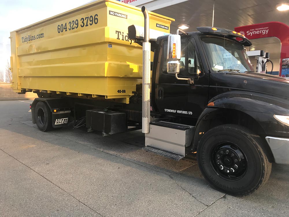 Single axle roll off truck